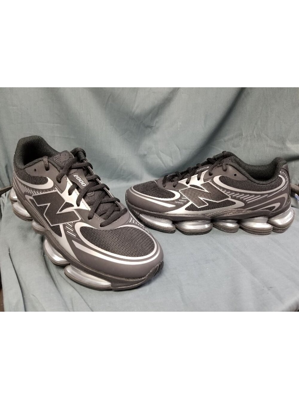 New Balance Abzorb 2000 Sneakers Black/Silver U20008LL Men's Size 8.5 NEW NO BOX